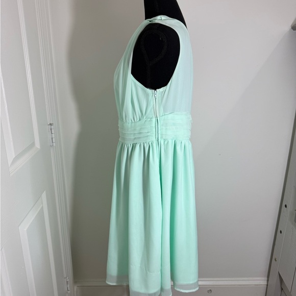 Tevolio Green One-Shoulder Ruched Cocktail Dress - Picture 4 of 6